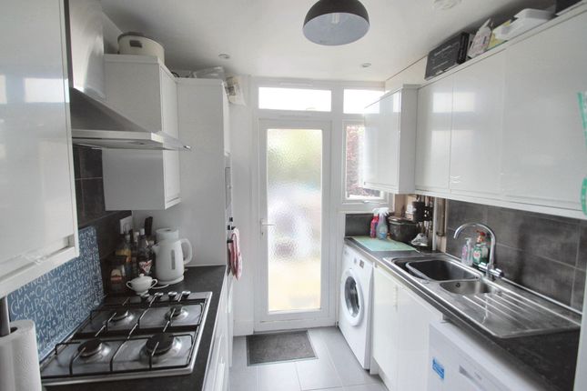 43 Forest Drive, Woodford Green photo 3