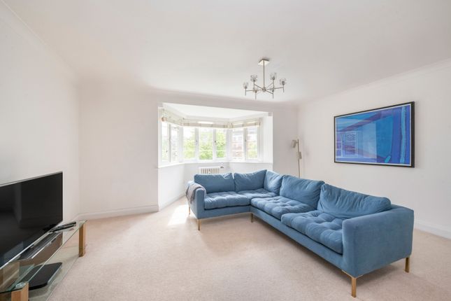 Flat to rent in Arundel House, Courtlands