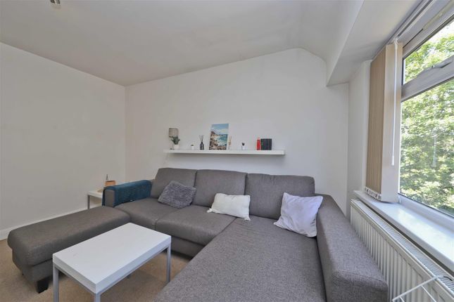 17, Ashwood Avenue, Hillingdon photo 3