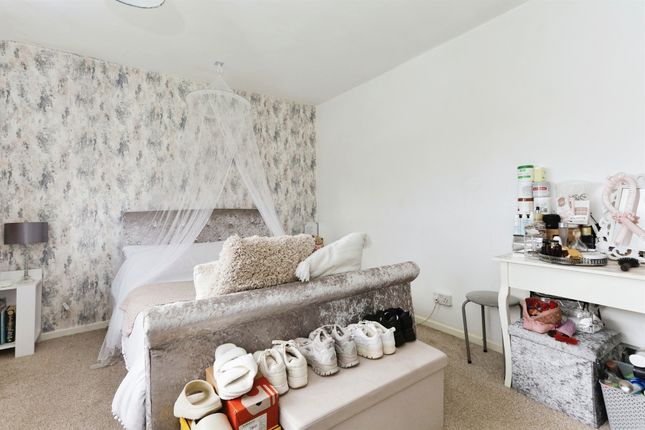 Flat for sale in Hurst Lane, Shard End, Birmingham