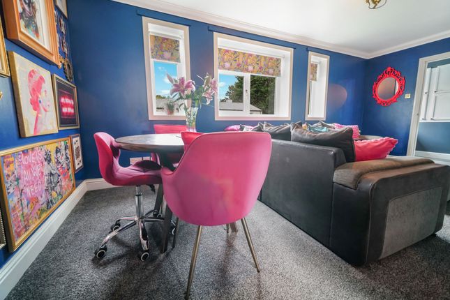 69 Stoneside Drive, Glasgow photo 4