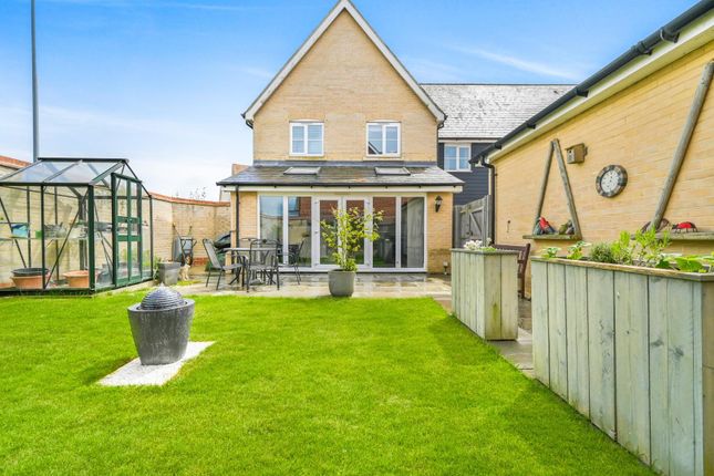 8, Burns Way, Dunmow photo 4