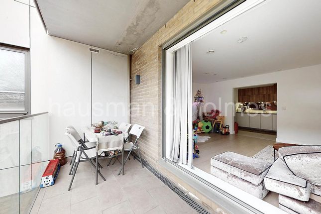 Flat for sale in Brent Street, London