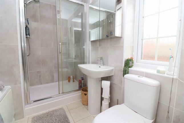 En-Suite Bath / Shower Room/ WC