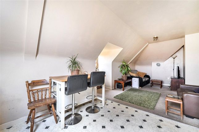 KARIBU OR, 8, Arden Close, Twickenham photo 4