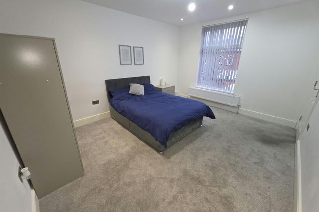 Room 4, 409, Church Road, Bolton photo 3