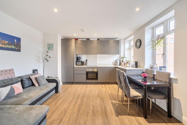 Flat 7, Compass House, Pynnacles Close, Stanmore photo 3