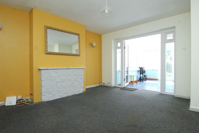 19, White Horse Drive, Poole photo 3