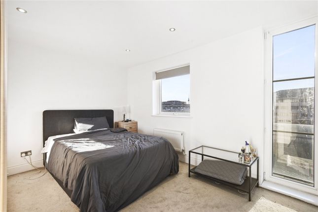 Flat to rent in Palgrave Gardens, London