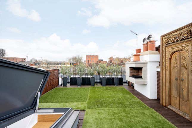 Terraced house for sale in Gunter Grove, London