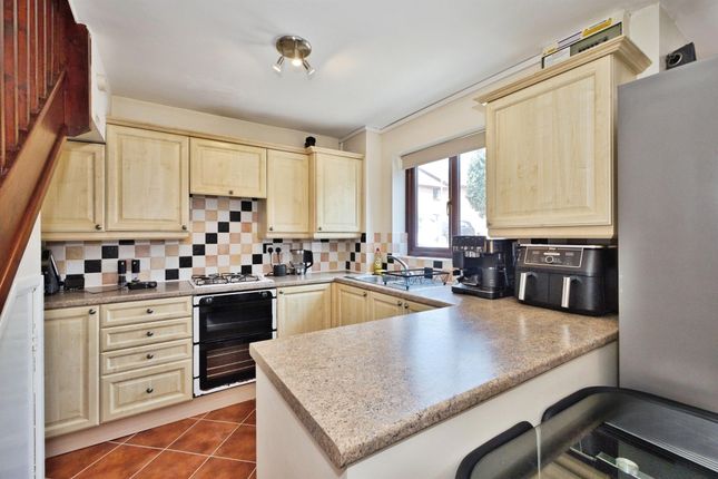 6, Herblay Close, Yeovil photo 4