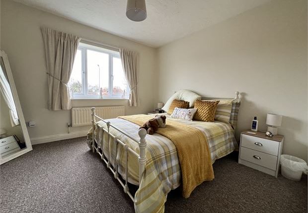 Flat to rent in Ash Way, Colchester, Essex.