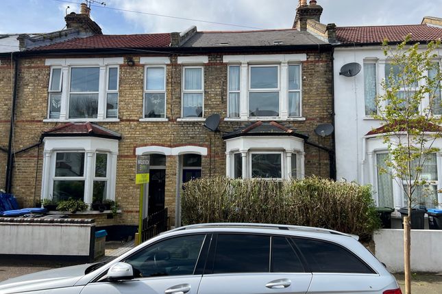 Flat to rent in Russell Road, London