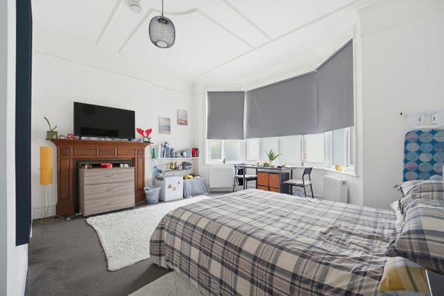 30, Fordhook Avenue, Ealing photo 4