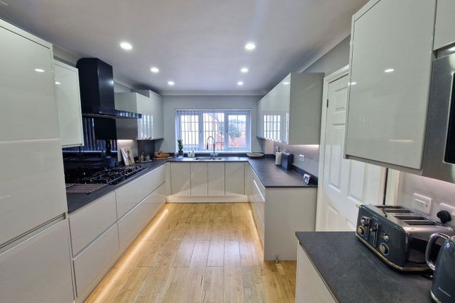 9, Chaucer Rise, Exmouth photo 3