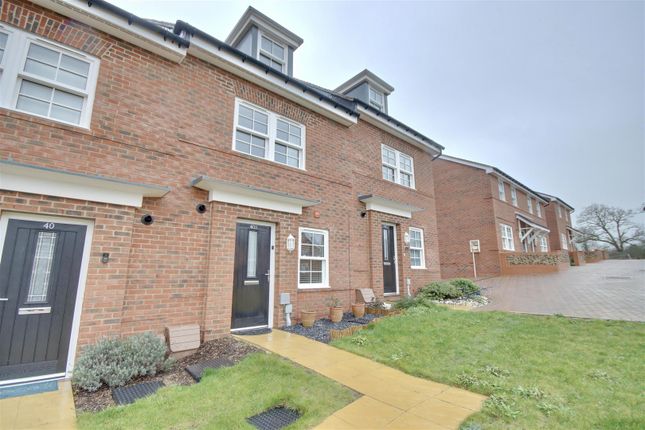 Town house for sale in Bazeley Road, Waterlooville