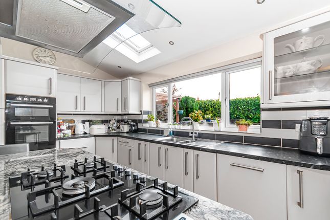 9, Quarlton Drive, Bury photo 3
