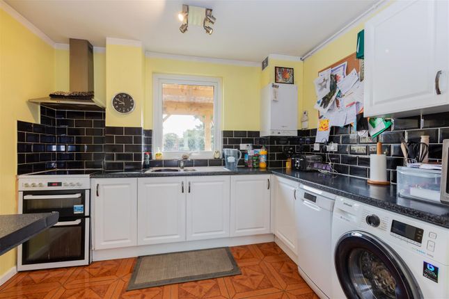 5, Ward Gardens, Cippenham photo 4