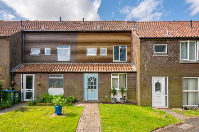 Thumbnail Terraced house for sale in Siskin Close, Horsham