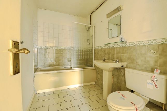 4, Furlong Mews, Hampshire photo 4