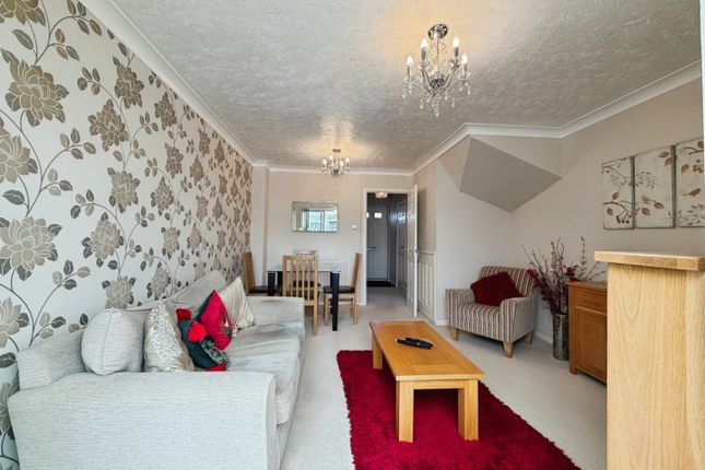 29, Peregrine Close, Hythe photo 2