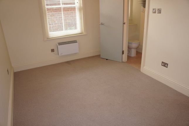 1b, Charman Road, Redhill photo 4