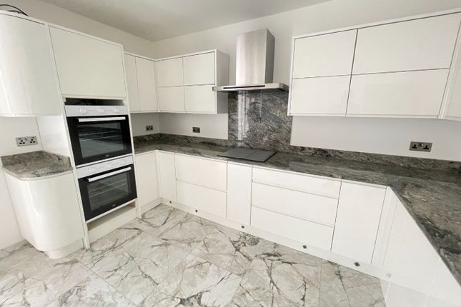 63, Marsh Road, Luton photo 2