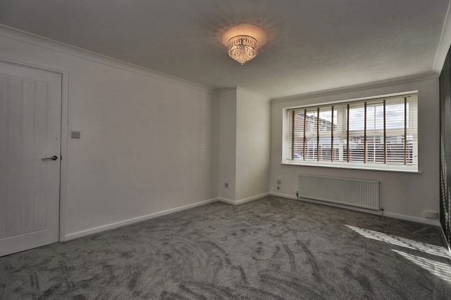 6, Mill House Rise, Bradford photo 4