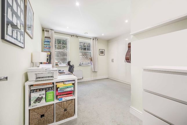 Flat 1, Chamberlain Court, 1, Rosebery Place, London photo 4