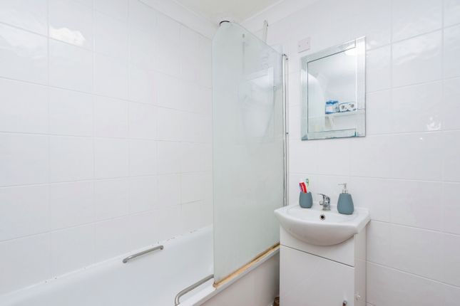 Flat for sale in Lindisfarne Close, Portsmouth, Hampshire