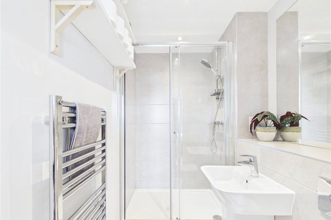 Apartment 602,, Regent Plaza, 84 Oldfield Road photo 4