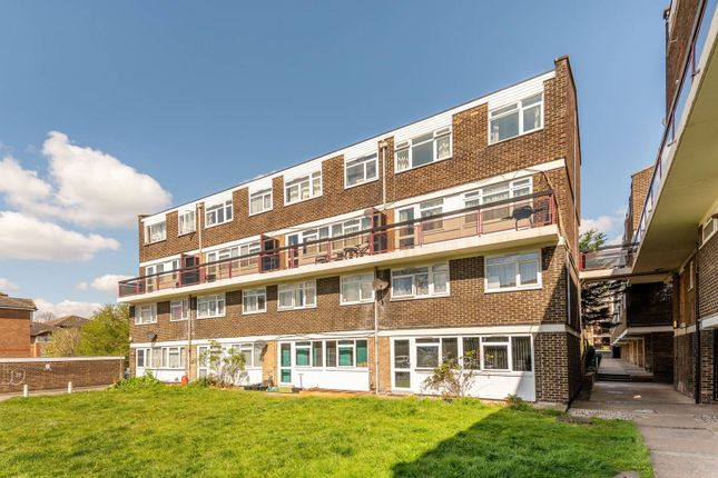 Thumbnail Maisonette to rent in Wessex Close, Kingston, Kingston Upon Thames