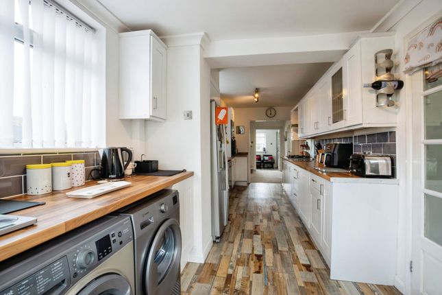 2, Salisbury Close, Kent photo 4