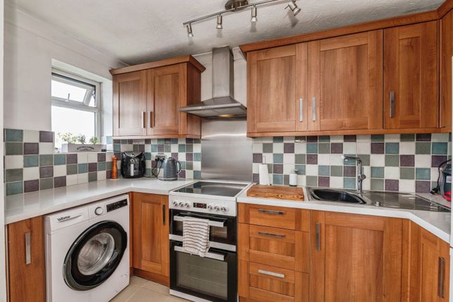Flat 6/The Gables, High Road, Basildon photo 4