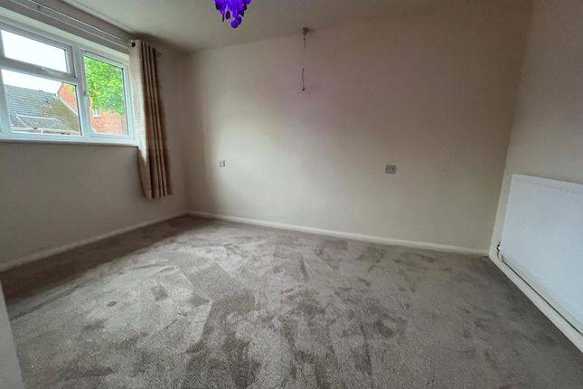 Flat to rent in Chesford Crescent, Warwick