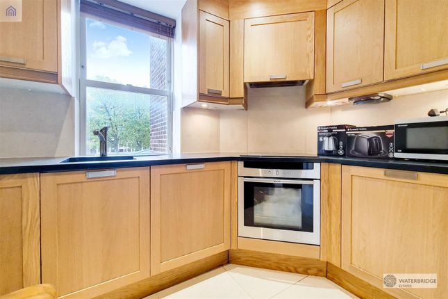 Flat for sale in George Street, Westimnster Council, London