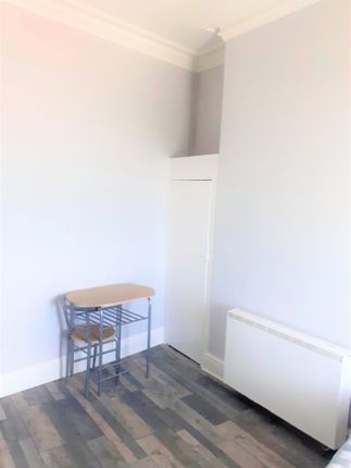 Flat 5, 21, Marine Parade, Saltburn-By-The-Sea photo 5
