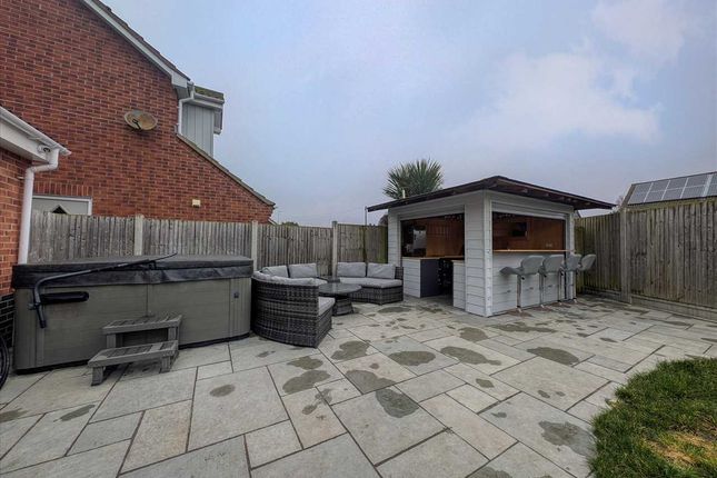 18, Pevensey Drive, Clacton on Sea photo 4