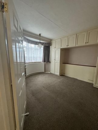 32, Glebe Road, Rainham photo 2