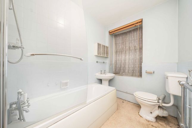 26 Heathfield Court, Heathfield Terrace, London photo 3