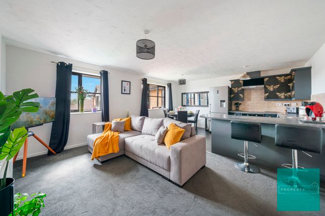 Flat to rent in Flat, Somerset Hall, Creighton Road, London