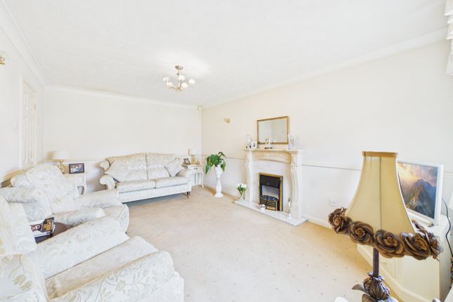 8, The Heath, Greater Manchester photo 2