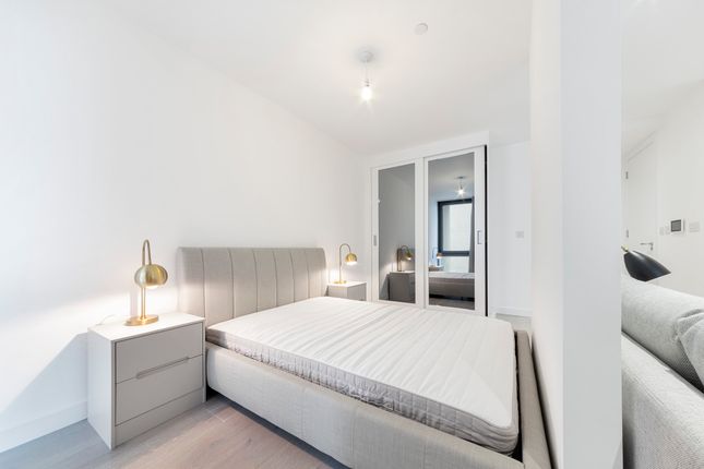 Studio to rent in City North Place, London