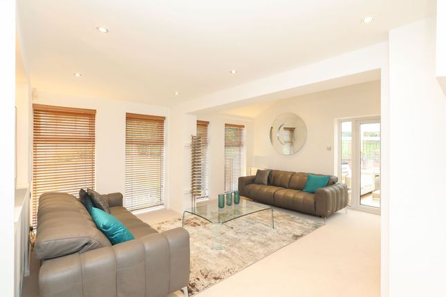 14 Blenheim Close, Sheffield photo 4