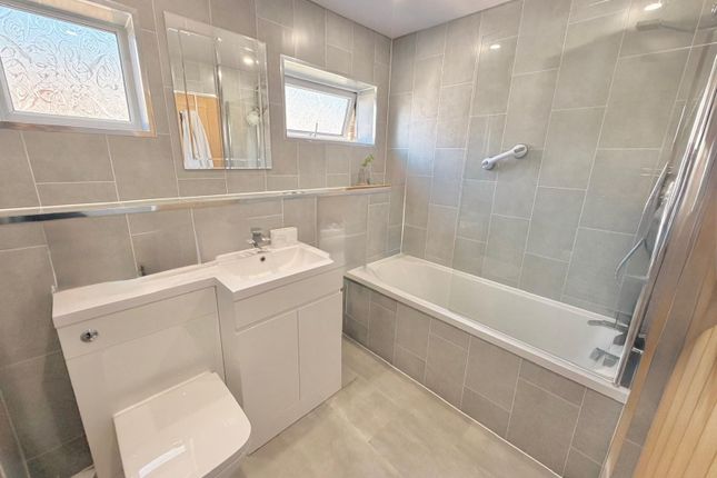 23, Farndale Garth, Leeds photo 4