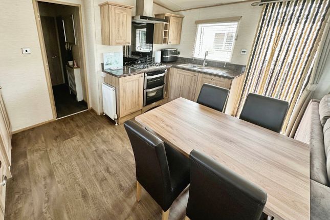 43 Beach Walk, Retreat Caravan Park, Berrow Road, Burnham-on-Sea photo 3