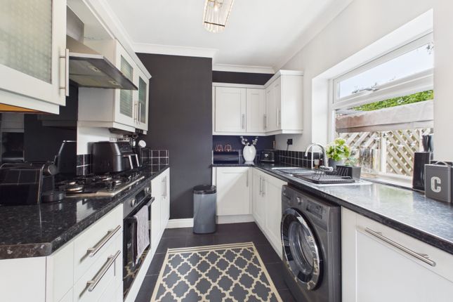 2, Springbank Road Gildersome, Morley, Leeds photo 3