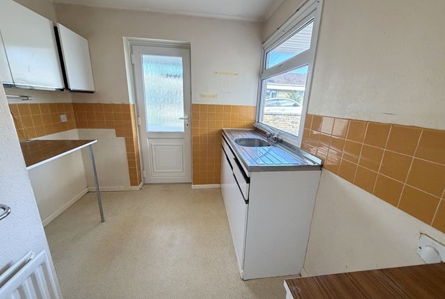 63, Woodbury Way Devon, Axminster photo 2