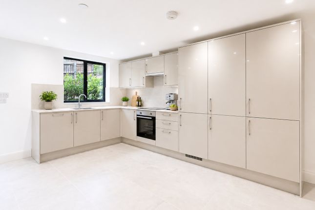 Ground Floor 57e, Bushey Grove Road, London photo 3