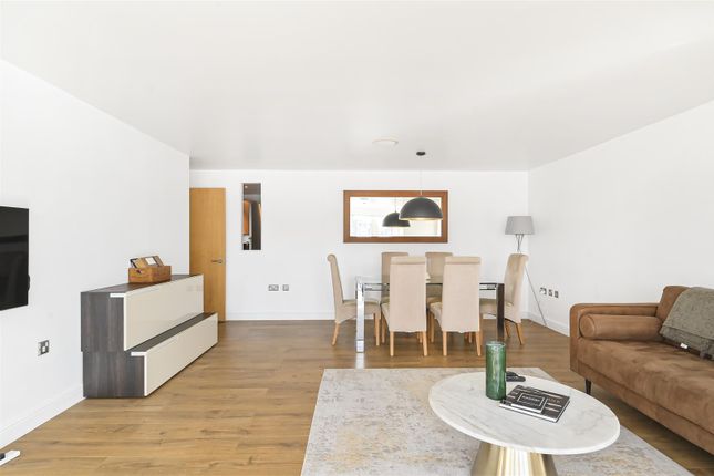 Flat for sale in St. Davids Square, Isle Of Dogs